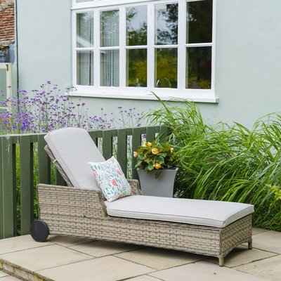 LG Outdoor Lyon Sunlounger